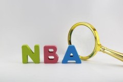 雄鹿队寻求西蒙斯交易，火箭队谈判阿杜伊森，欧锦赛首日精彩赛事回顾